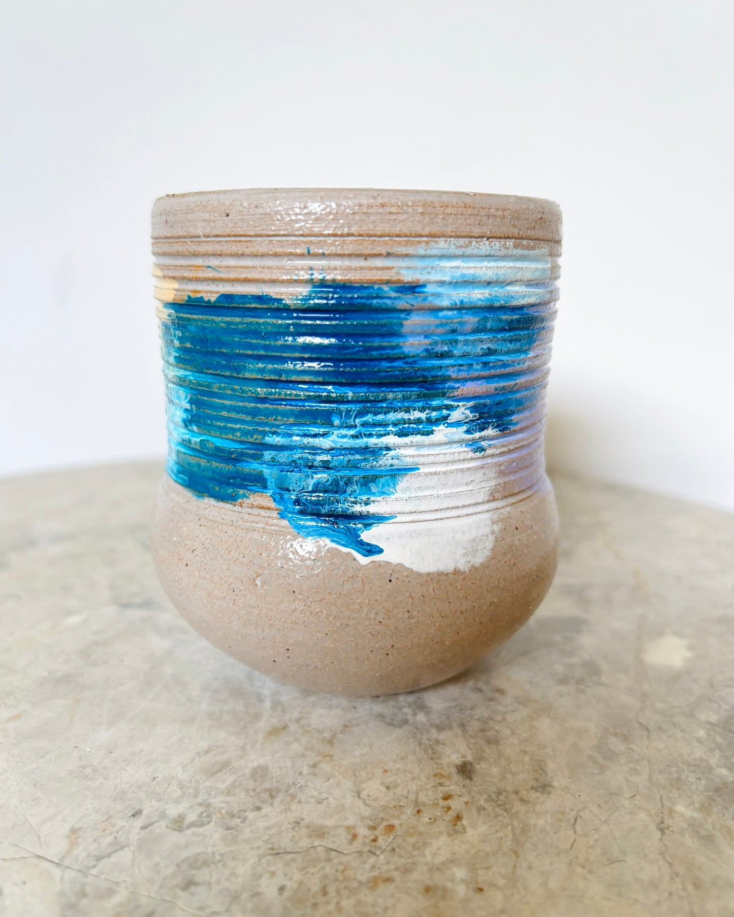 Becher mit Ringen - Kenia - abstrakt - Color Touch