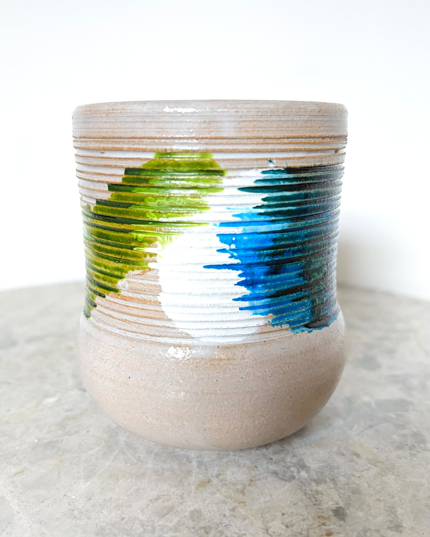 Becher mit Ringen - Kenia - abstrakt - Color Touch